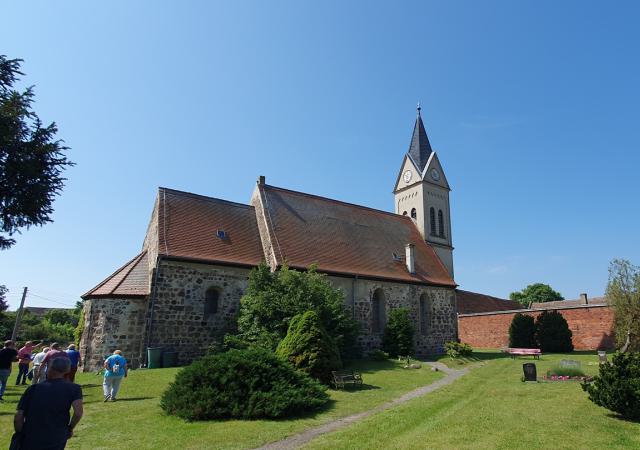 Die Dorfkirche St. Petri.