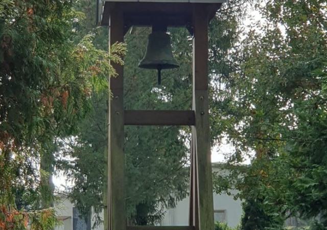 Die Friedhofsglocke -1945 aus dem Kirchturm von St. Bartholomäi gerettet.