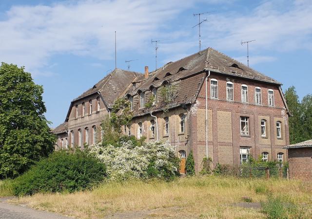 Das ehemalige Verwaltungsgebäude der WASAG-heute dem Verfall preisgegeben.